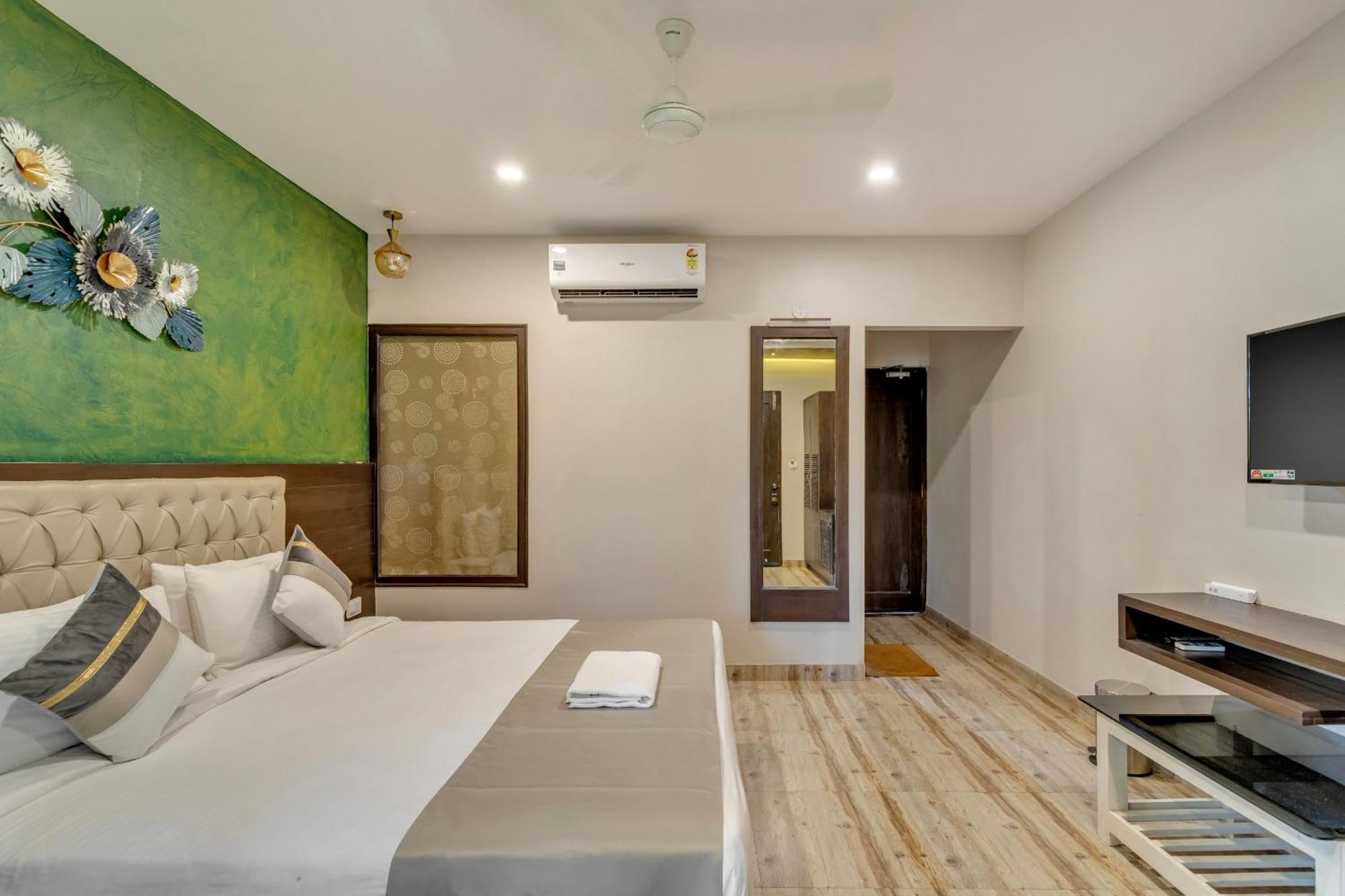 Skon Morjim Beach Resort By Orion Hotels Old Goa Exterior photo